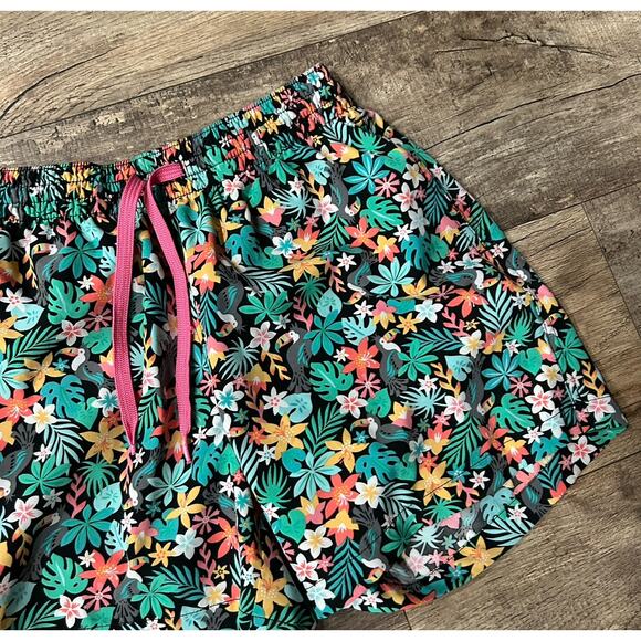 Chubbies The Bloomerangs XS 5.5” Inseam Black Floral Classic Swim Trunk - Picture 6 of 9